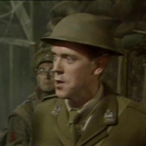 Still of Hugh Laurie and Tony Robinson in Blackadder Goes Forth (1989)