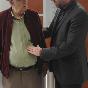 Still of Carl Reiner and Hugh Laurie in Hausas 2004
