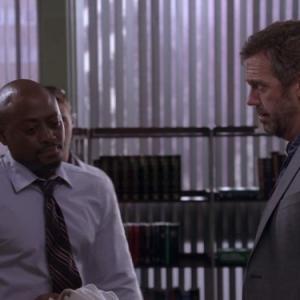 Still of Omar Epps and Hugh Laurie in Hausas 2004