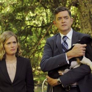 Still of Maggie Lawson and Timothy Omundson in Aiskiaregys 2006