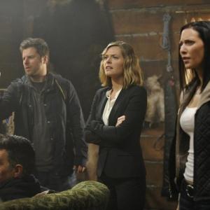 Still of Kate Rogal, Maggie Lawson, Timothy Omundson and James Roday in Aiskiaregys (2006)