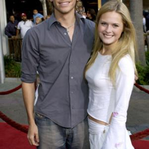 Maggie Lawson and Eric Christian Olsen at event of Dumb and Dumberer: When Harry Met Lloyd (2003)