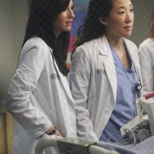 Still of Chyler Leigh and Sandra Oh in Grei anatomija (2005)