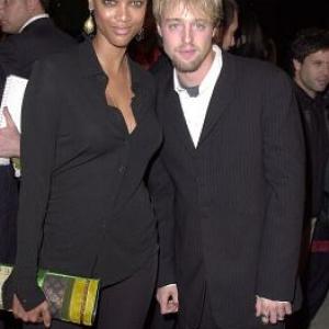 Tyra Banks and Joshua Leonard at event of Men of Honor (2000)