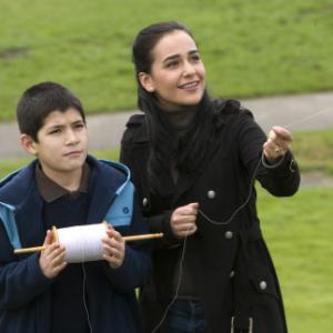 Still of Atossa Leoni and Ali Danish Bakhtyari in Begantis paskui aitvara (2007)