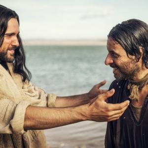 Still of Adam Levy and Juan Pablo Di Pace in AD The Bible Continues 2015