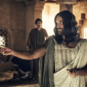 Still of Adam Levy and Juan Pablo Di Pace in AD The Bible Continues 2015