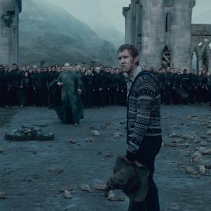 Still of Ralph Fiennes and Matthew Lewis in Haris Poteris ir mirties relikvijos. 2 dalis (2011)