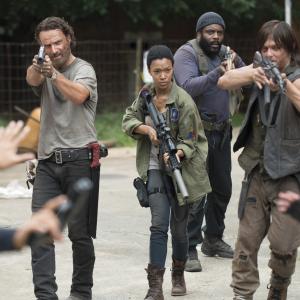 Still of Norman Reedus Chad L Coleman Andrew Lincoln and Sonequa MartinGreen in Vaiksciojantys negyveliai 2010