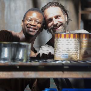 Still of Lawrence Gilliard Jr and Andrew Lincoln in Vaiksciojantys negyveliai 2010