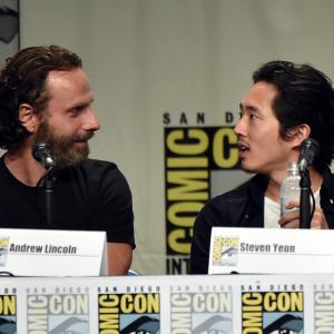 Andrew Lincoln and Steven Yeun at event of Vaiksciojantys negyveliai 2010