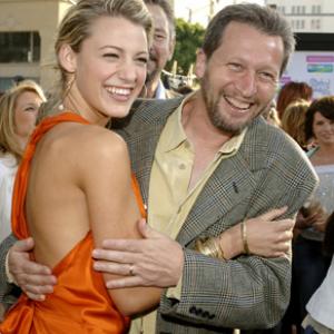 Ken Kwapis and Blake Lively at event of The Sisterhood of the Traveling Pants (2005)