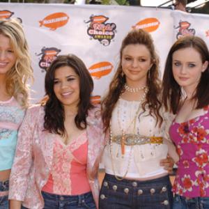 Alexis Bledel, Blake Lively, Amber Tamblyn and America Ferrera at event of Nickelodeon Kids' Choice Awards '05 (2005)