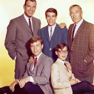 Still of William Demarest, Don Grady, Barry Livingston, Stanley Livingston and Fred MacMurray in My Three Sons (1960)