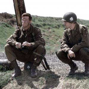 Still of Damian Lewis and Ron Livingston in Band of Brothers 2001