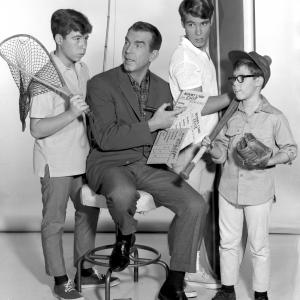 Still of Don Grady, Barry Livingston, Stanley Livingston and Fred MacMurray in My Three Sons (1960)