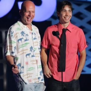 Bruce Willis and Justin Long