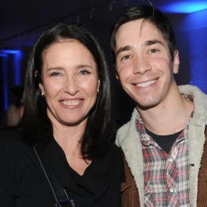 Mimi Rogers and Justin Long