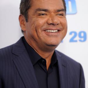 George Lopez at event of Smurfai 3D 2011