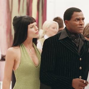 Still of Jennifer Garner and Carl Lumbly in Alias (2001)