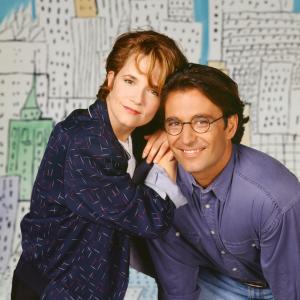Still of Lea Thompson and Eric Lutes in Caroline in the City 1995