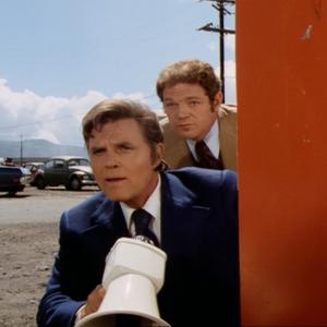 Still of Jack Lord and James MacArthur in Hawaii Five-O (1968)