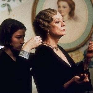 Still of Maggie Smith and Kelly Macdonald in Gosford Park (2001)