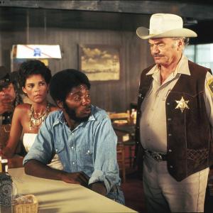 Still of Ernest Borgnine Franklyn Ajaye Ali MacGraw and Burt Young in Convoy 1978