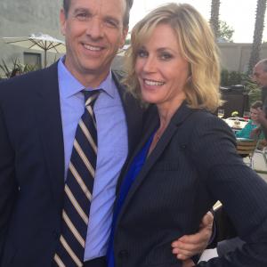 Donald Sage Mackay and Julie Bowen on the set of MODERN FAMILY