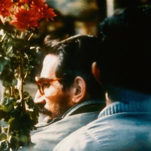 Still of Mohsen Makhmalbaf in Nemaye Nazdik 1990
