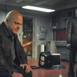 Still of Michael Chiklis and Romany Malco in No Ordinary Family (2010)