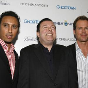 Greg Kinnear Ricky Gervais and Aasif Mandvi at event of Ghost Town 2008