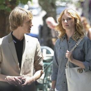 Still of Gabriel Mann and Emily VanCamp in Kerstas 2011