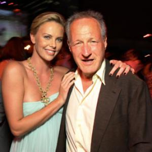 Charlize Theron and Michael Mann at event of Hankokas 2008