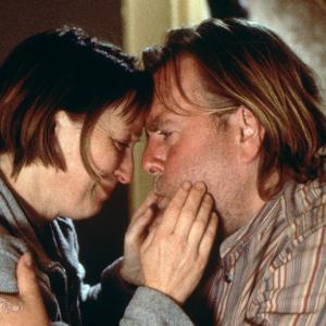 Still of Timothy Spall and Lesley Manville in All or Nothing (2002)
