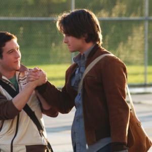 Still of Justin Chatwin and Chris Marquette in The Invisible (2007)