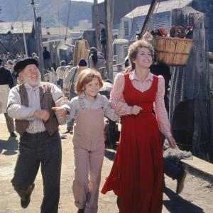 Still of Mickey Rooney Sean Marshall and Helen Reddy in Petes Dragon 1977