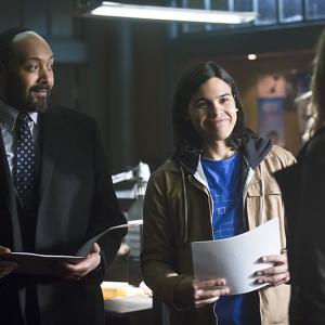 Still of Jesse L. Martin and Carlos Valdes in The Flash (2014)