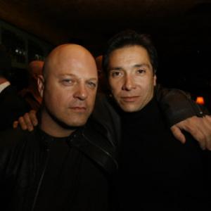 Michael Chiklis and Benito Martinez at event of Skydas 2002