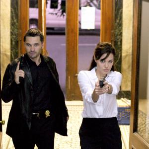 Still of Angelina Jolie and Olivier Martinez in Taking Lives 2004