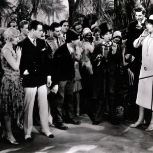 Still of Margaret Dumont, Mary Eaton, Harpo Marx, Zeppo Marx and Oscar Shaw in The Cocoanuts (1929)