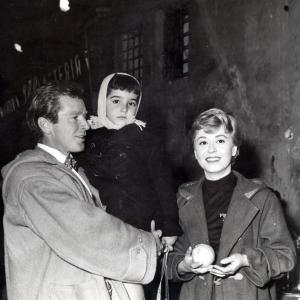 Still of Richard Basehart and Giulietta Masina in Il Bidone 1955