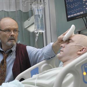 Still of Kurtwood Smith and Dave Matthews in Hausas 2004