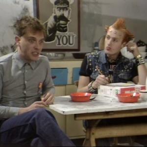 Still of Adrian Edmondson and Rik Mayall in The Young Ones (1982)