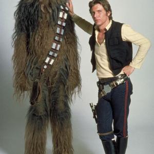 Still of Harrison Ford and Peter Mayhew in Zvaigzdziu karai (1977)