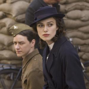 Still of Keira Knightley and James McAvoy in Atonement 2007