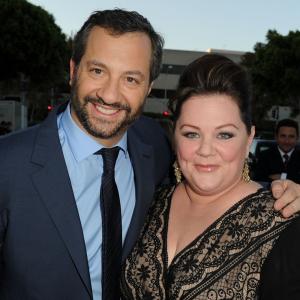 Judd Apatow and Melissa McCarthy at event of Sunokusios pamerges (2011)