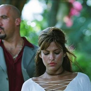 Mo Gallini and Eva Mendes in Greiti ir Isiute 2 (2003)