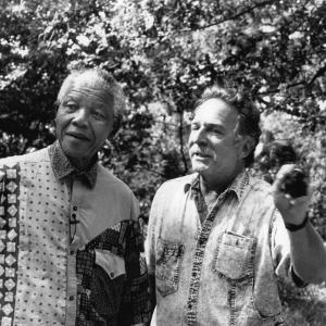 Still of Nelson Mandela and Jo Menell in Mandela (1996)