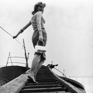 Still of Melina Mercouri in Pote tin Kyriaki (1960)